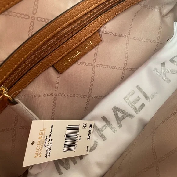 SALE‼️ MICHEAL KORS NWT!!⭐️⭐️⭐️⭐️⭐️ - Picture 3 of 6